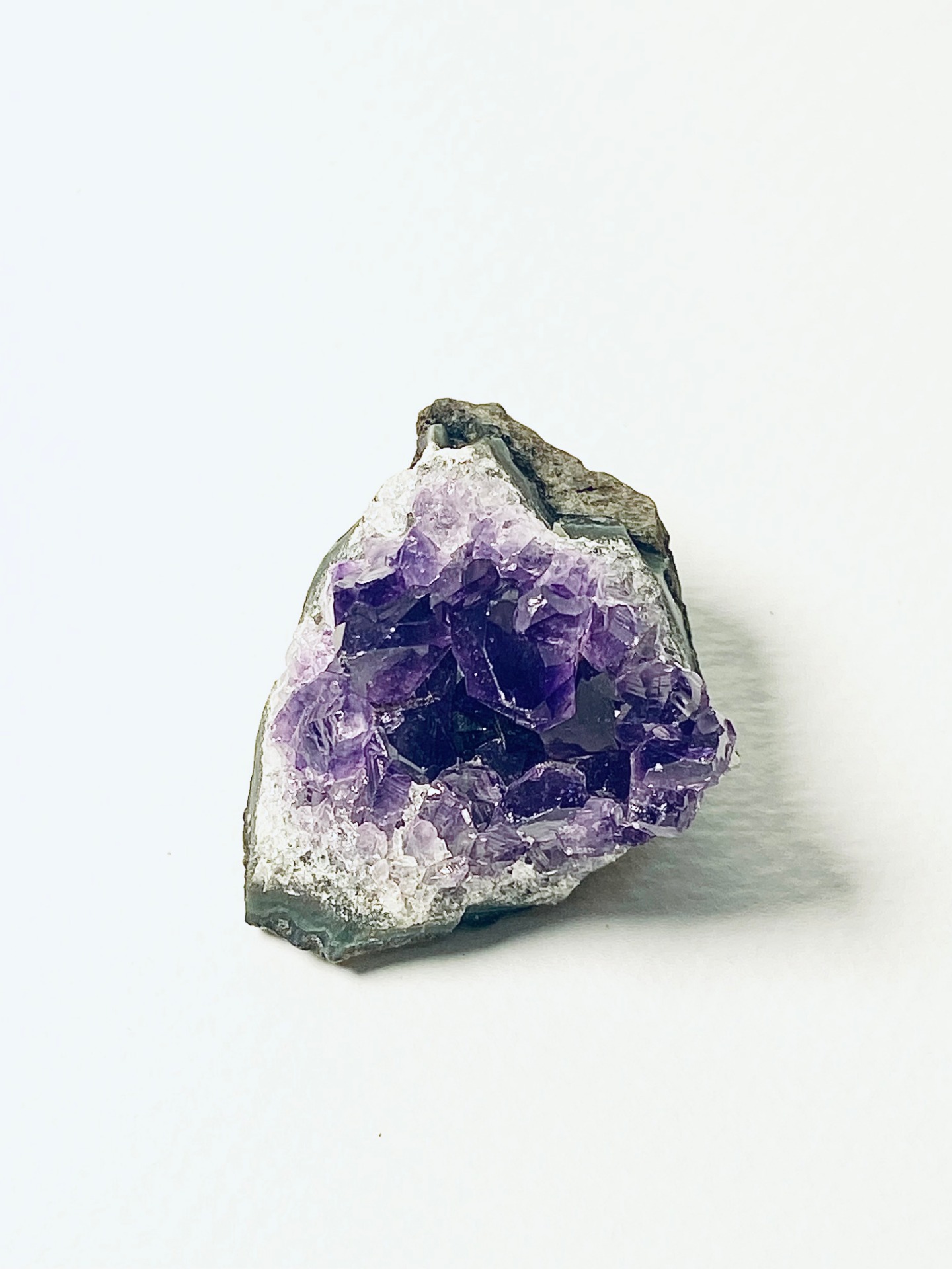 紫水晶洞 0204900号，30公斤，收藏品，奇石洞，颜色深紫，乌拉圭色紫晶洞